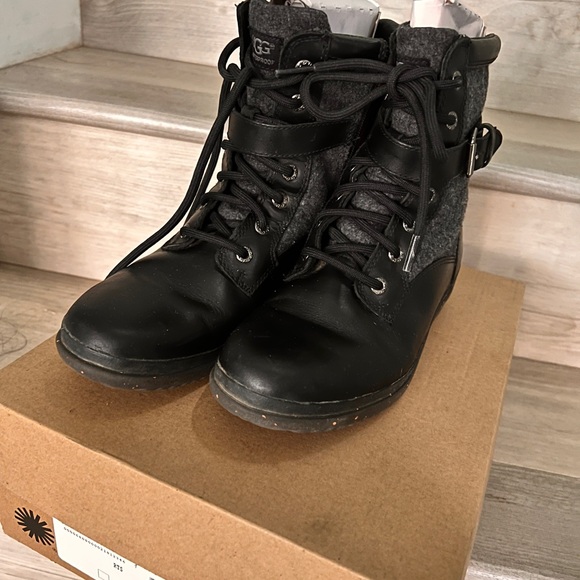 UGG Women's Kesey Black and Gray Combat Boots Size 7 - Picture 3 of 7